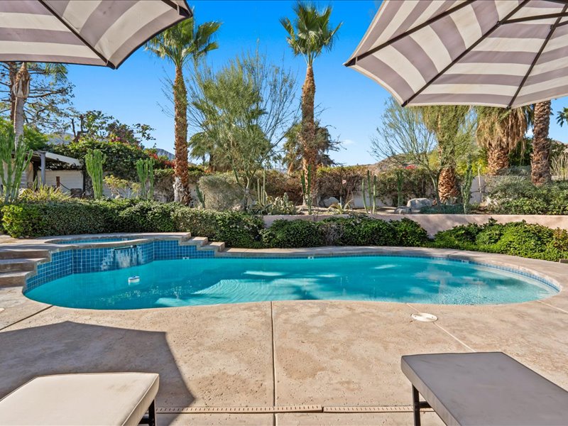 Sahara Road pool and spa
